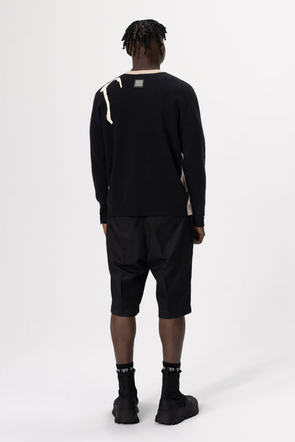 Jacquard fine knit FREISI sweater-a visually striking design featuring the contrasting jacquard Freisi logo adorning the front, shoulder line, and back