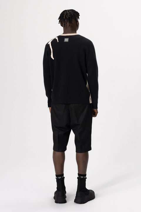 Jacquard fine knit FREISI sweater-a visually striking design featuring the contrasting jacquard Freisi logo adorning the front, shoulder line, and back