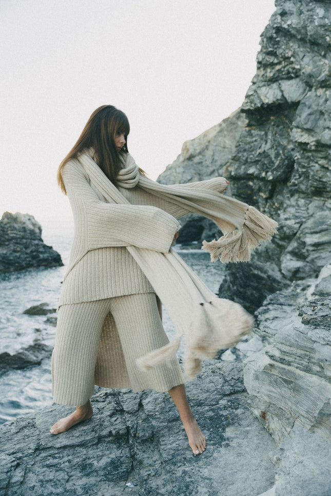 A Perfect Nomad | Native Knit Oversized Scarf