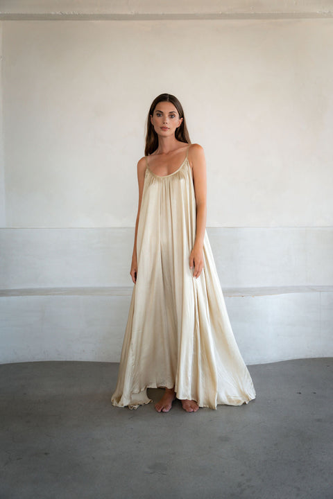 A Perfect Nomad | SILK SYROS