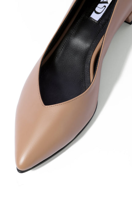 Ballerina_flats_in_dark_nude_leather
