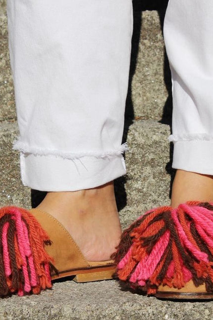 Entrudo | Burgas Slippers with wool fringes pink