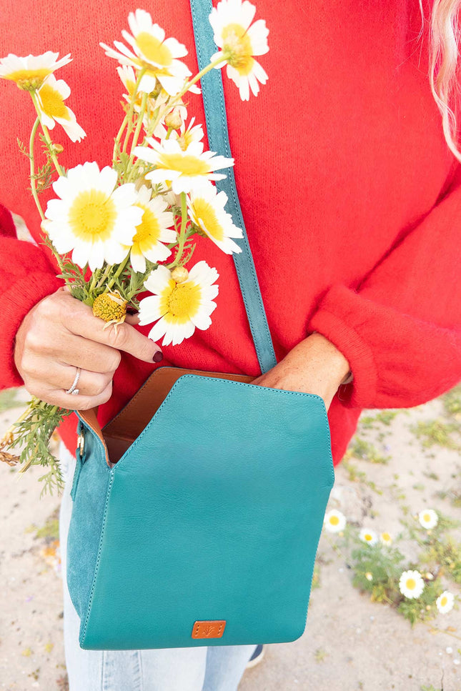 bolso de piel buxus esmeralda modelo flores abierto