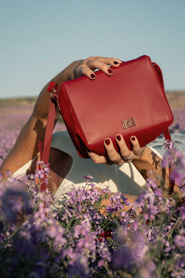 bolso de piel buxus rojo modelo flores vista frontal