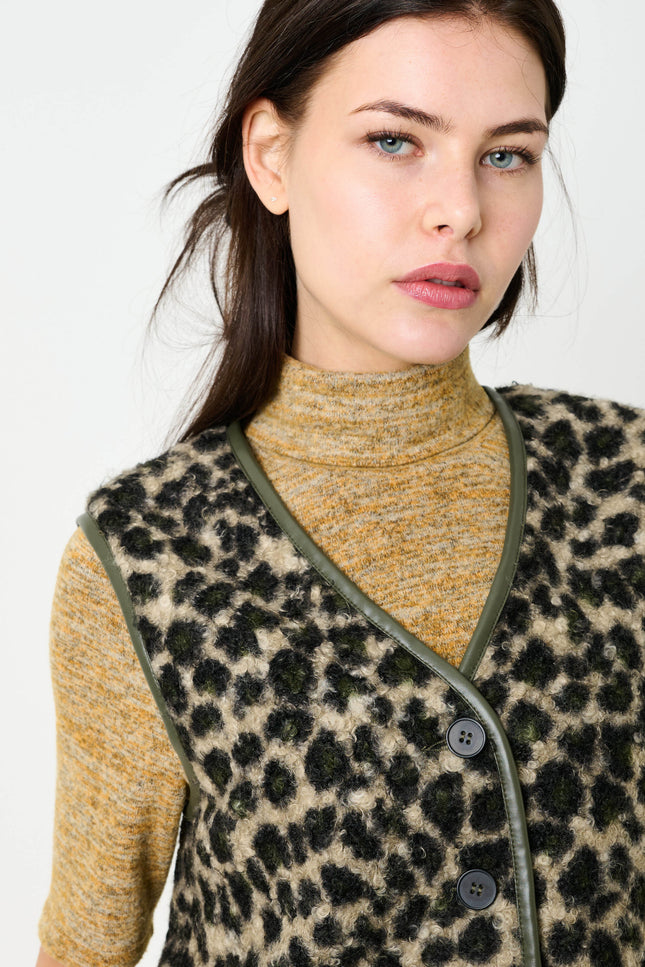 Chris Animal Print Gilet - Green - Detail 2