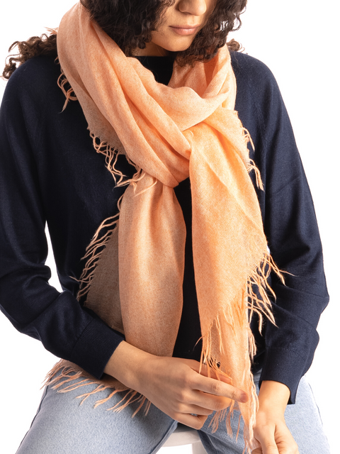 Bel Cashmere | Fular de cashmere fino con flecos naranja empolvado