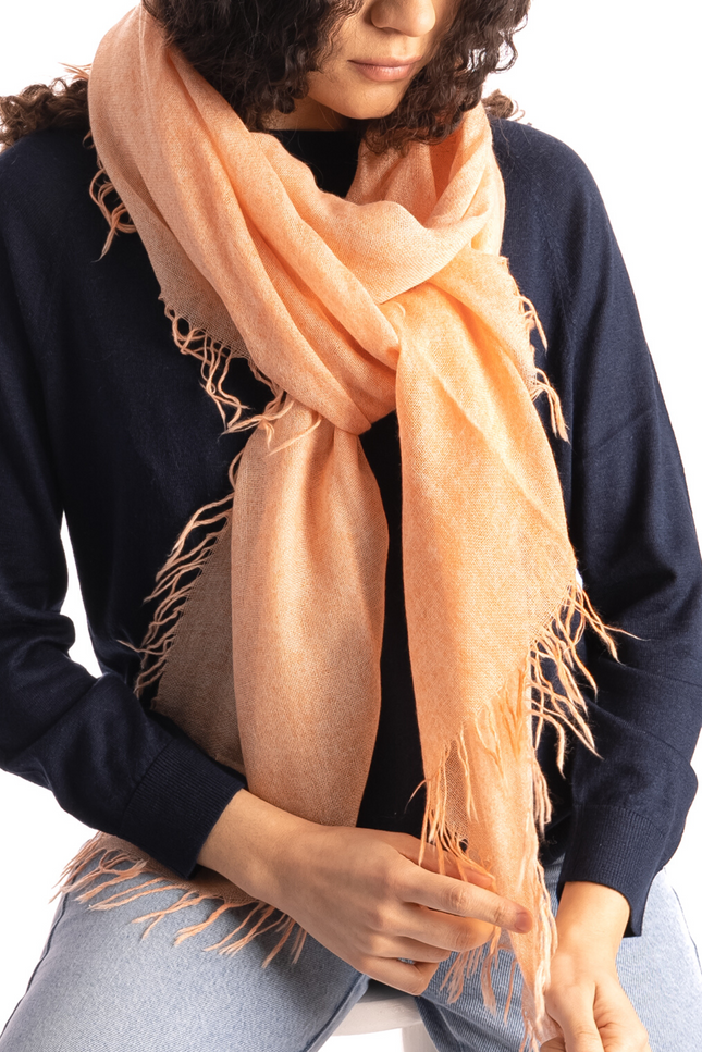 Bel Cashmere | Fular de cashmere fino con flecos naranja empolvado