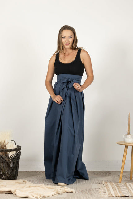Relaxed-fit dark blue cotton skirt with elegant pleats
