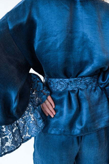 Maoconcept | Granatowe krótkie kimono z cupro z falbanami