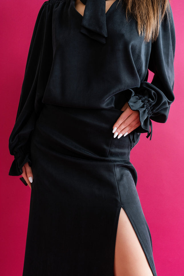 Maoconcept | Black midi skirt with a slit
