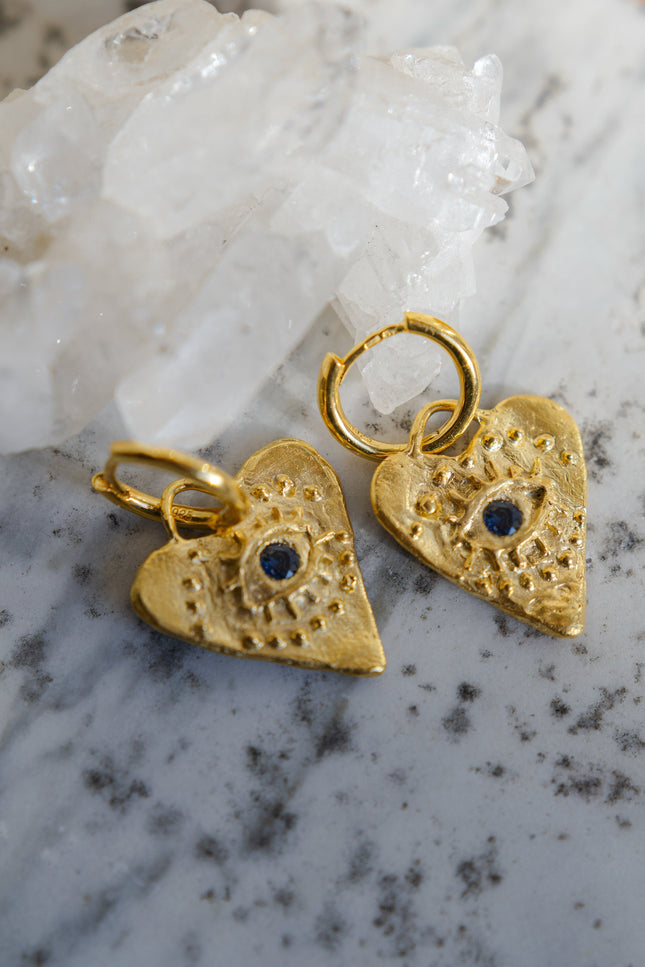 Pezi Jewellery | Eros huggie sapphire