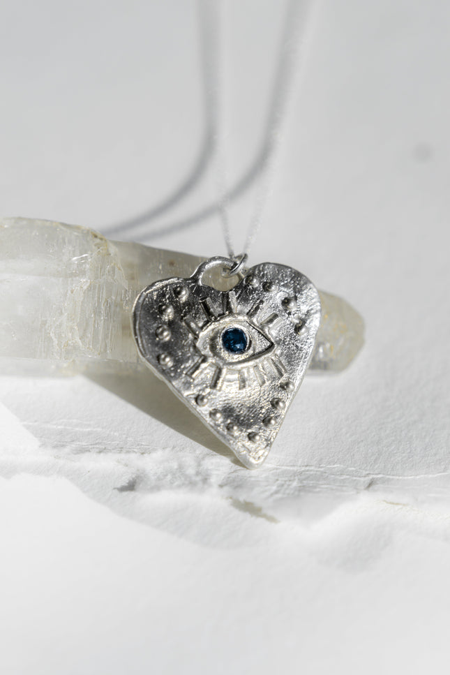 Pezi Jewellery | Eros necklace with blue sapphire