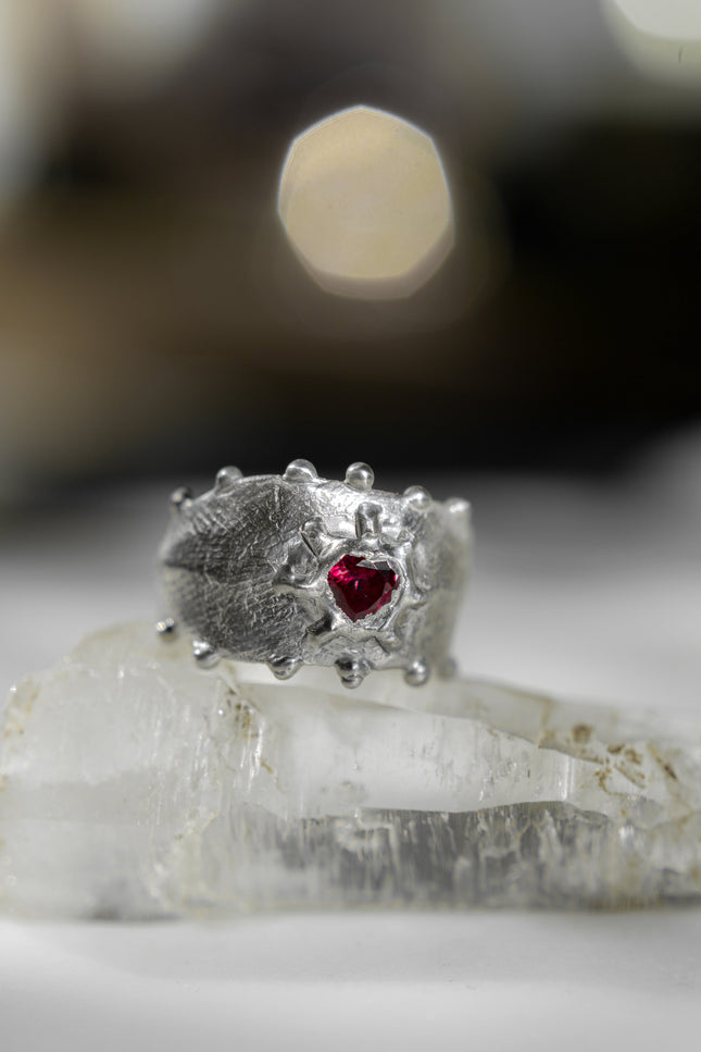 Pezi Jewellery | Eros heart Silve ring