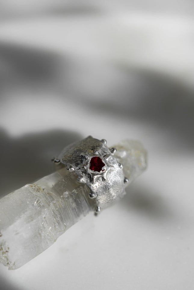 Pezi Jewellery | Eros heart Silve ring