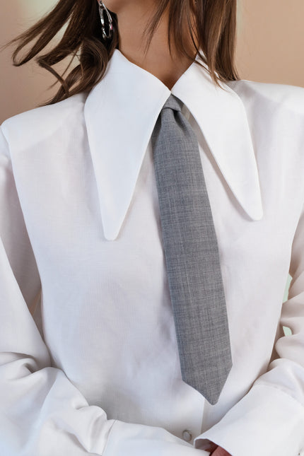 Maoconcept | White shirt with shoulder pads and a pointed collar