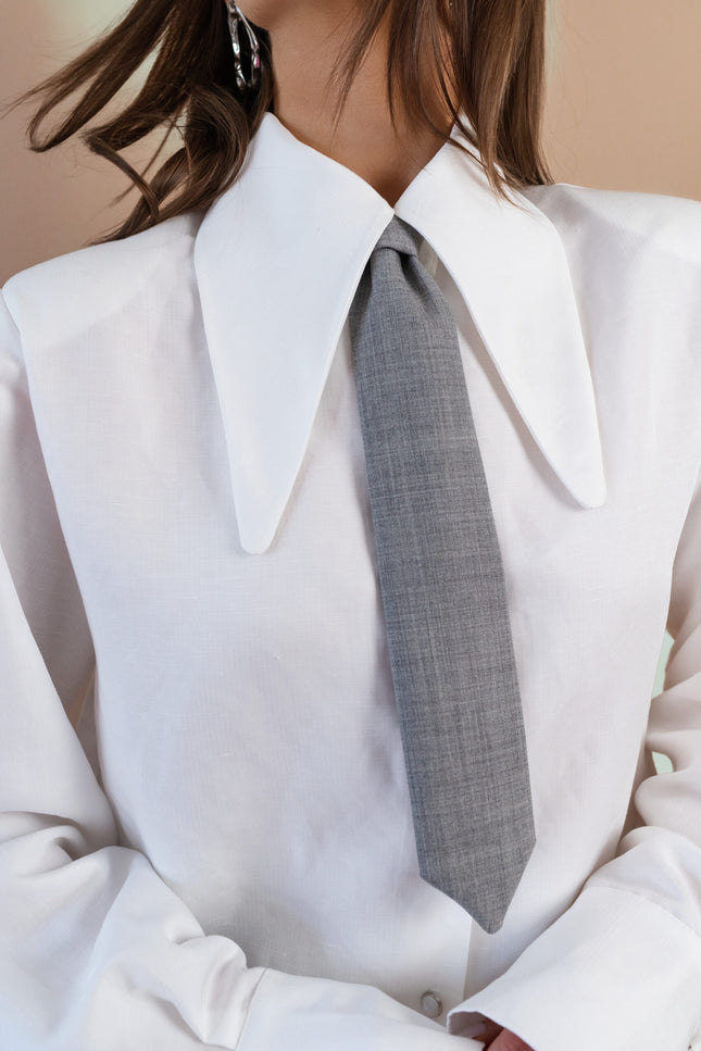 Maoconcept | White shirt with shoulder pads and a pointed collar