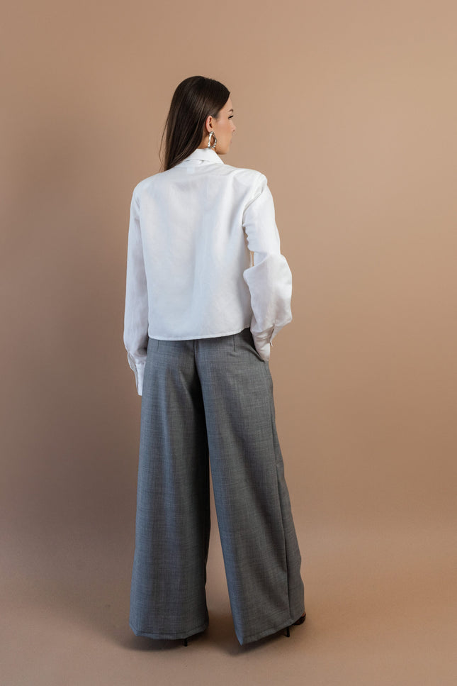 Maoconcept | White shirt with shoulder pads and a pointed collar