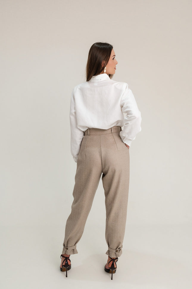Maoconcept | White shirt with shoulder pads and a pointed collar