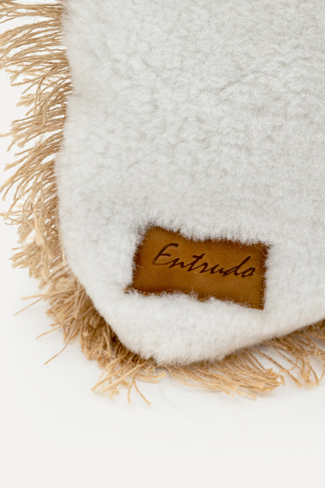 Entrudo | Bornes Bucket Bag with jute and faux fur