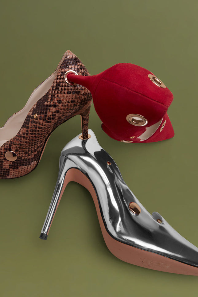 O2 Monde | Daphne Pumps metallic silver