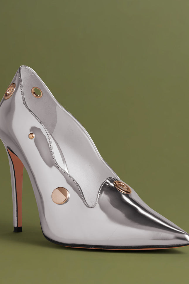 O2 Monde | Daphne Pumps metallic silver