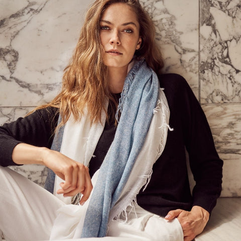 Bel Cashmere | Fular de cashmere fino con flecos azul desgastado