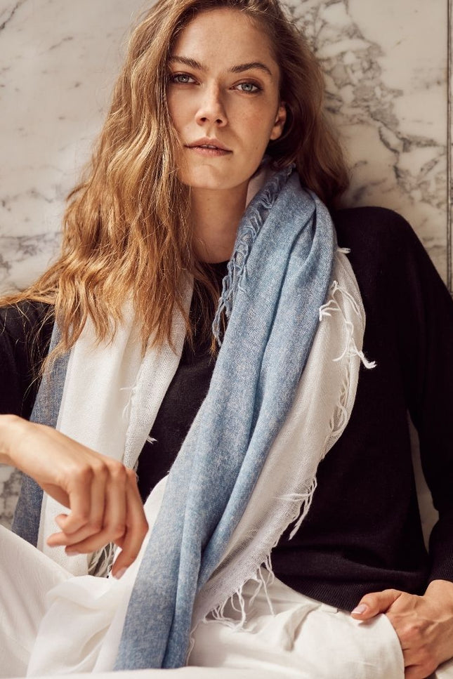 Bel Cashmere | Fular de cashmere fino con flecos azul desgastado