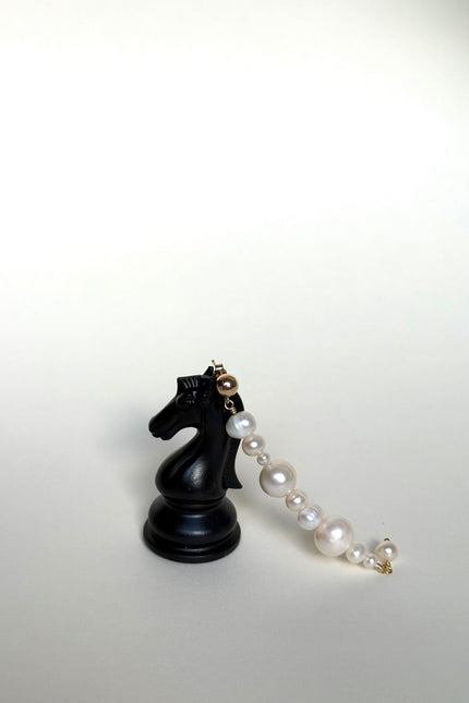 Pas de Marque | Gold-filled white freshwater pearl earrings La Chenille