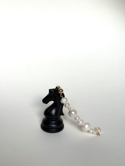 Pas de Marque | Gold-filled white freshwater pearl earrings La Chenille