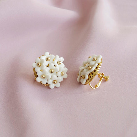 Poporcelain | Daisy Cluster Clip Studs