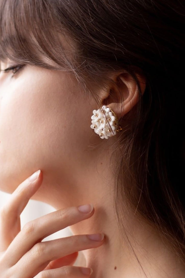 Poporcelain | Daisy Cluster Clip Studs