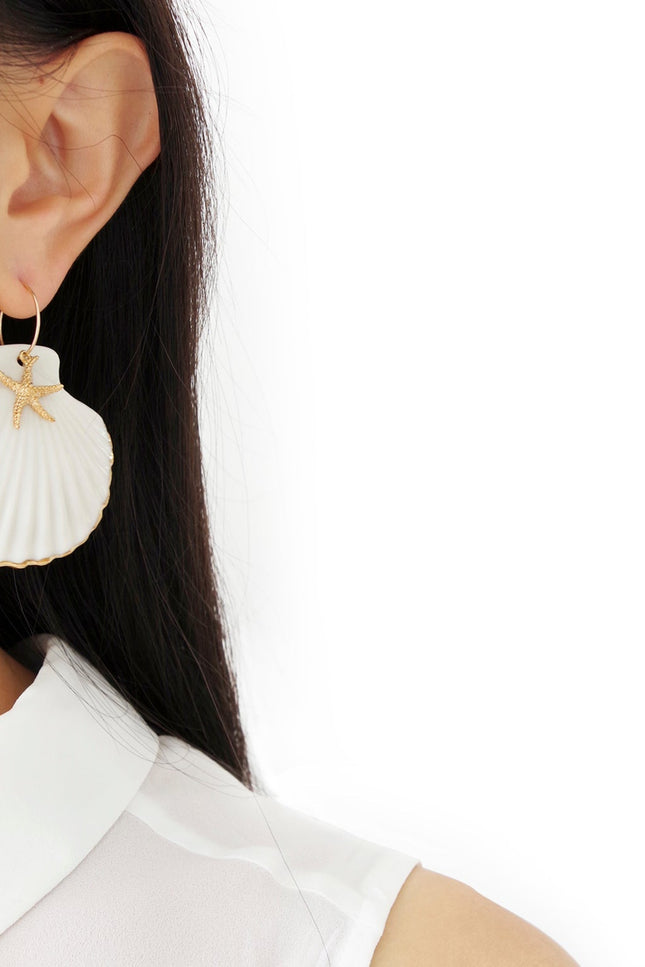 Poporcelain | Edge Clam Shell with Starfish Hoop Earrings