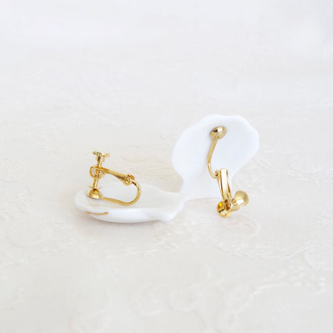 Poporcelain | Clam Shell Statement Studs