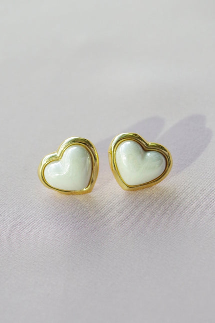 Poporcelain | Pearly White Heart Studs