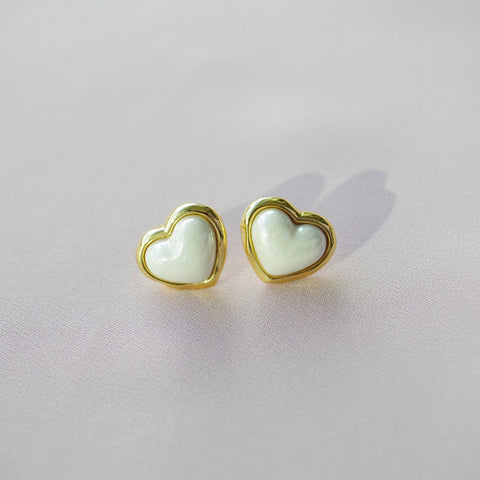 Poporcelain | Pearly White Heart Studs
