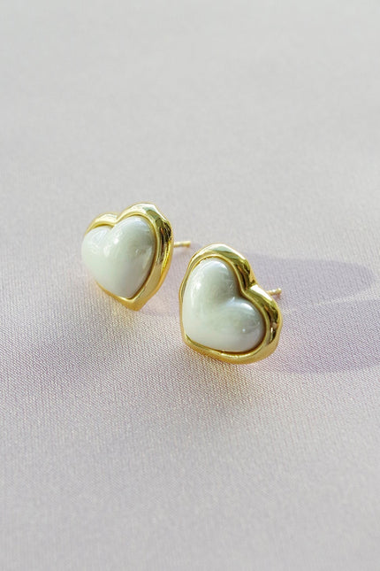 Poporcelain | Pearly White Heart Studs