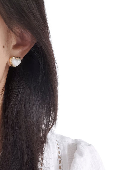 Poporcelain | Pearly White Heart Studs