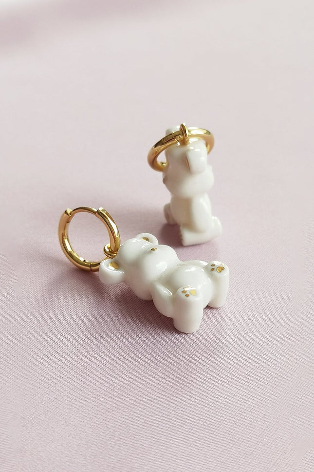 Poporcelain | Eleganckie białe kolczyki Porcelana z misiem