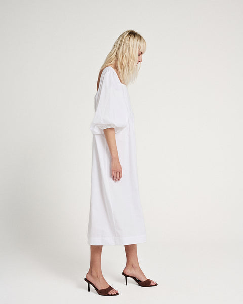 Elizabeth LaGre | Biała sukienka midi z bufiastymi rękawami