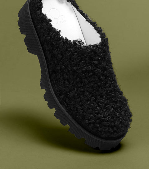 O2 Monde | Hebo Slippers black shearling