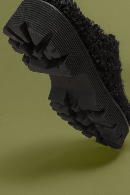 O2 Monde | Hebo Slippers black shearling