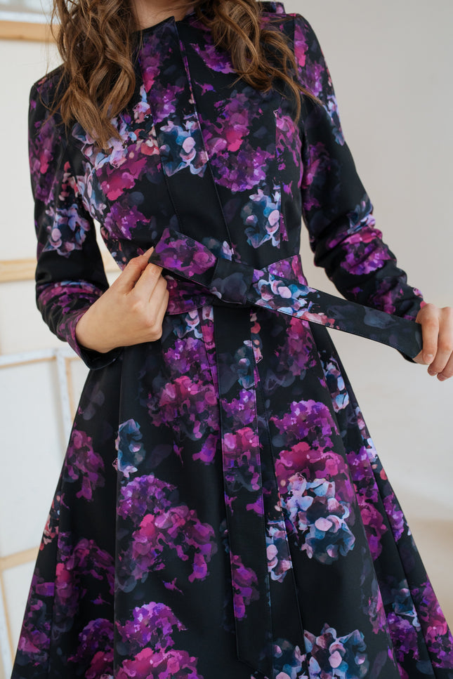Close-up of the 'Hortense' coat, combining style and comfort in a water-resistant finish.