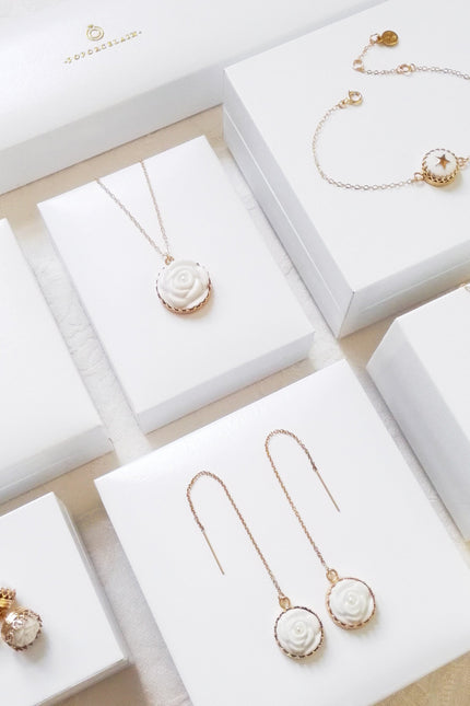 Poporcelain | Rose with Pearl Pendant Necklace