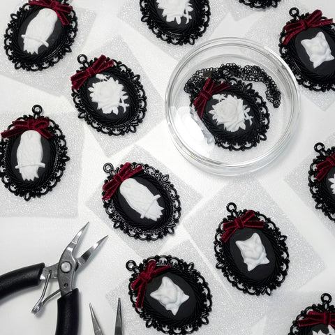 Poporcelain | Naszyjnik z różą Dark Romance