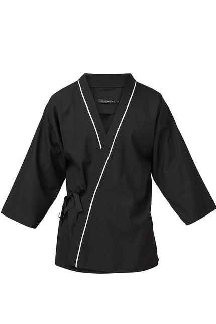 Ivory Detail Androgynous Kimono
Details :
Wrap style jet black casual kimono with ivory detail 
half-length sleeves
wrap style fastening
Composition

Cotton 60 % Polyester 40% 
Washing instructionCasual KimonosAlchemy The LabelAlchemy The LabelIvory Detail Androgynous Kimono
