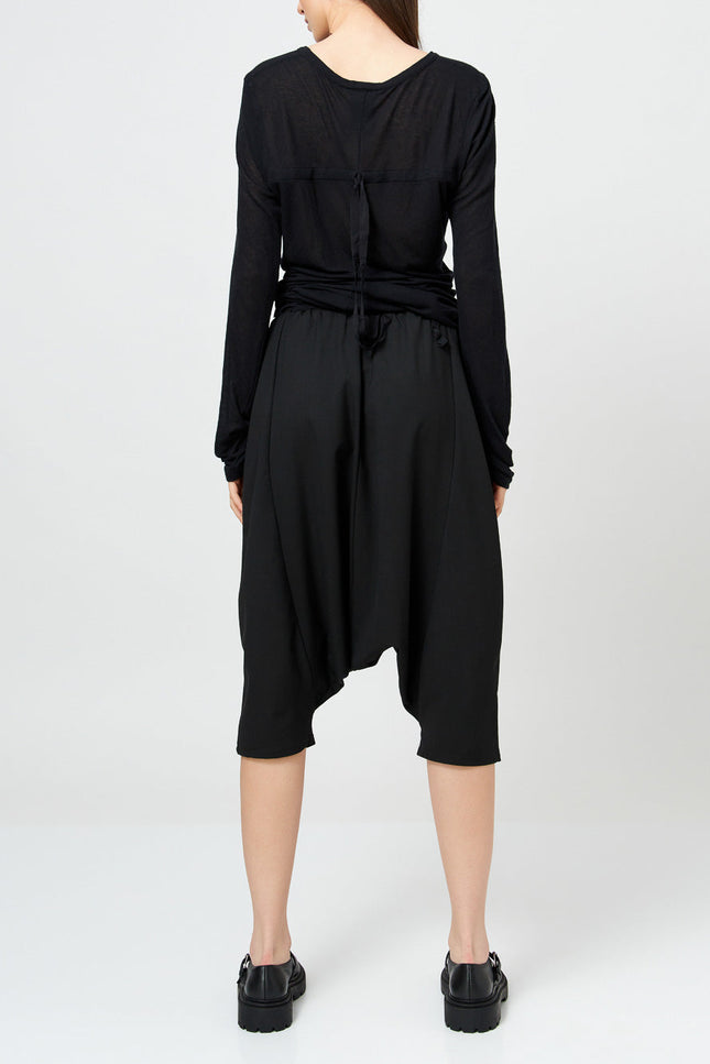 Black Stitched Unisex Harem Trousers
Details :
Black stitched unisex harem trousers 
drawstring-waist trousers 
hand made stitch sewing
side pockets 
elastic waistband can easily fit in between sizes 
PantsAlchemy The LabelAlchemy The LabelBlack Stitched Unisex Harem Trousers
