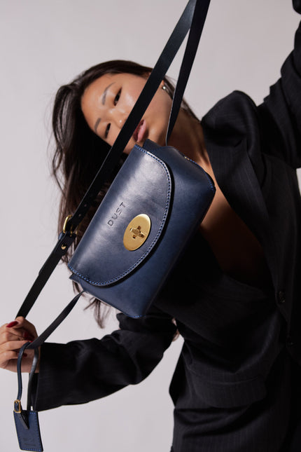 The Dust Company | Shoulder bag The Small Box blue