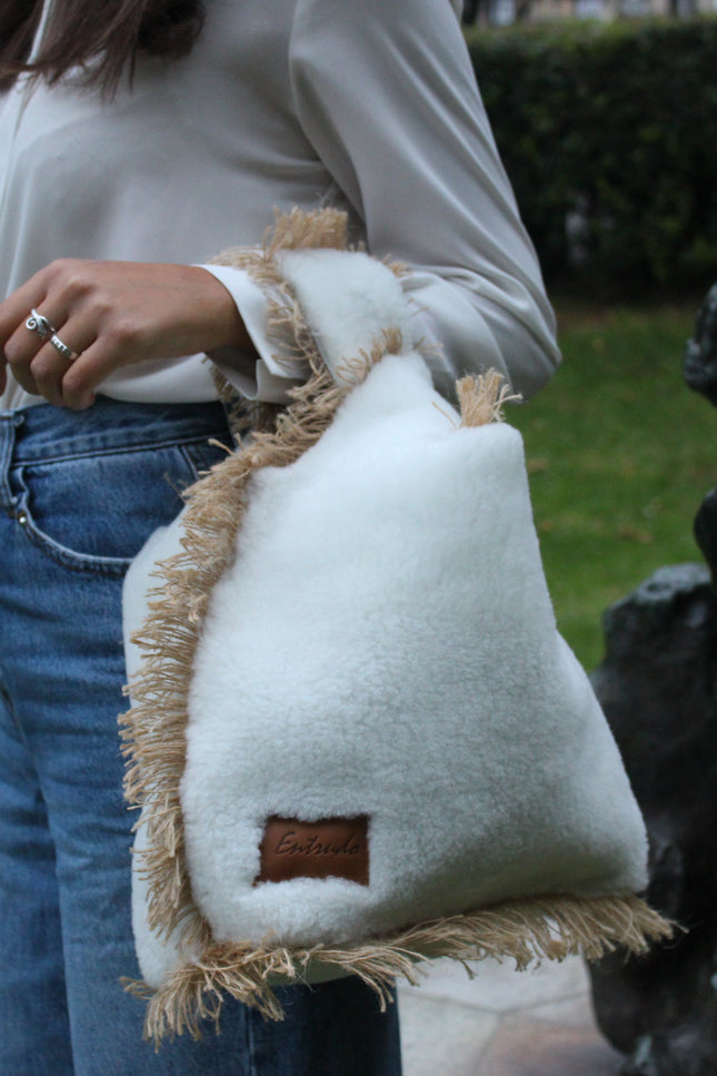 Entrudo | Bornes Bucket Bag with jute and faux fur