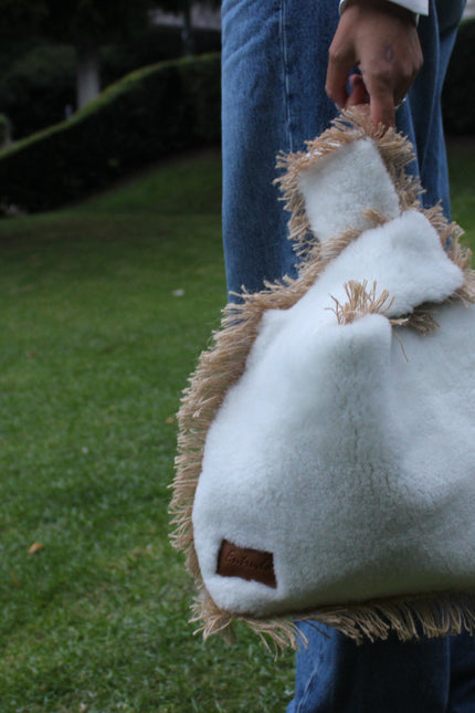 Entrudo | Bornes Bucket Bag with jute and faux fur