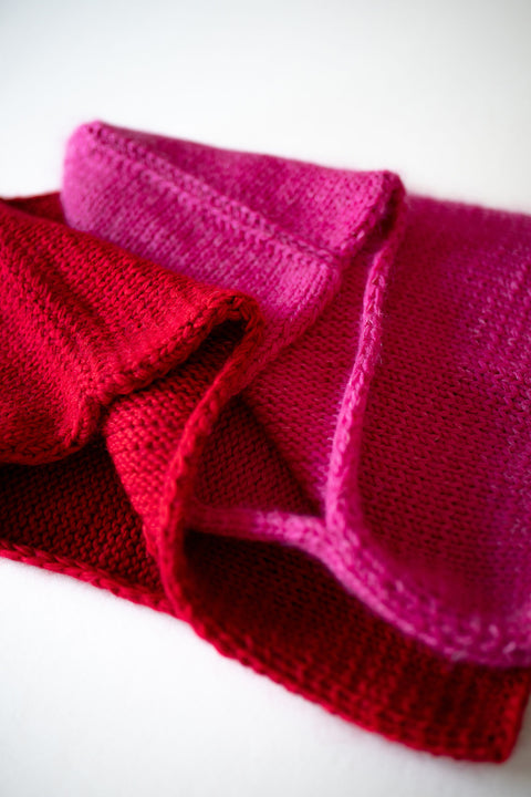 Color My Space I Knitted Hood red